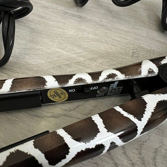 Small Flat Iron Giraffe print - Picture 4 of 5